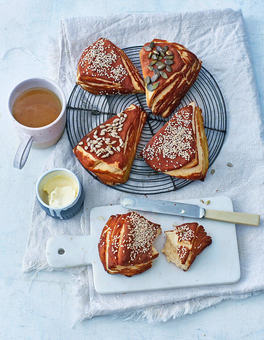 Pretzel corners with various seeds