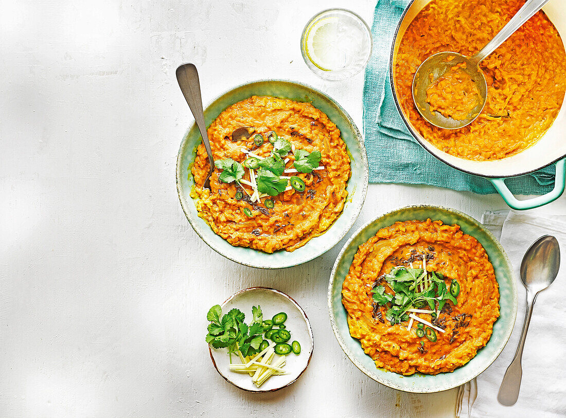 One-Pan-Coconut-Dal mit Koriander und Limette