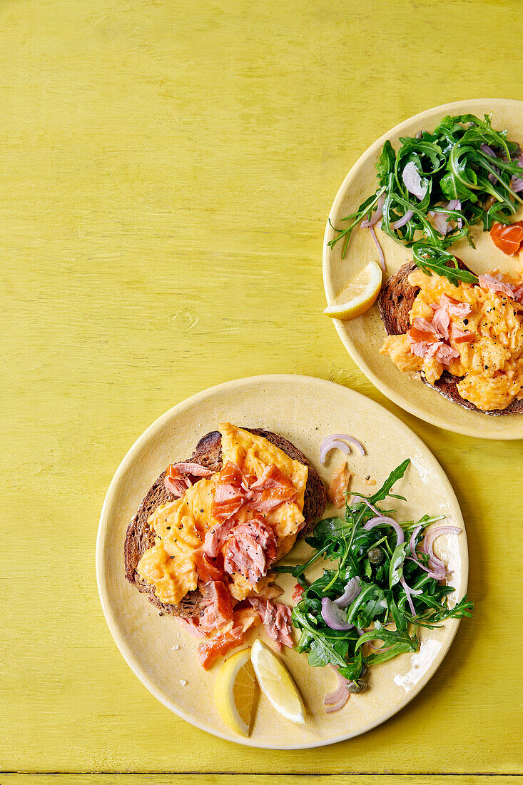 Scrambled eggs with hot-smoked trout and rocket salad