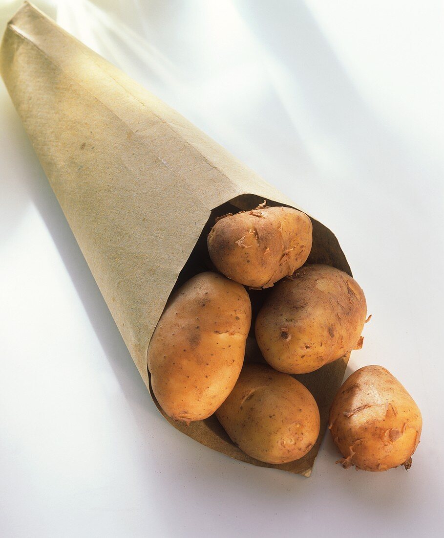Potatoes in paper bag (variety; Italian Sieglinde)