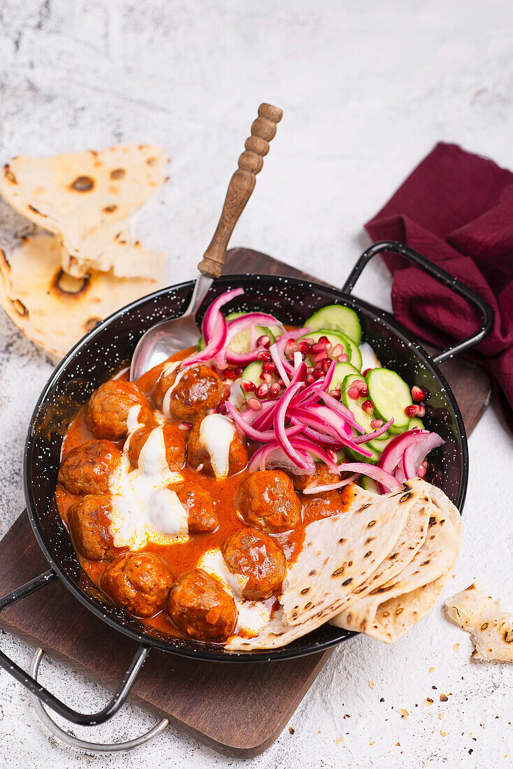 Indian meatballs with naan and cucumber salad