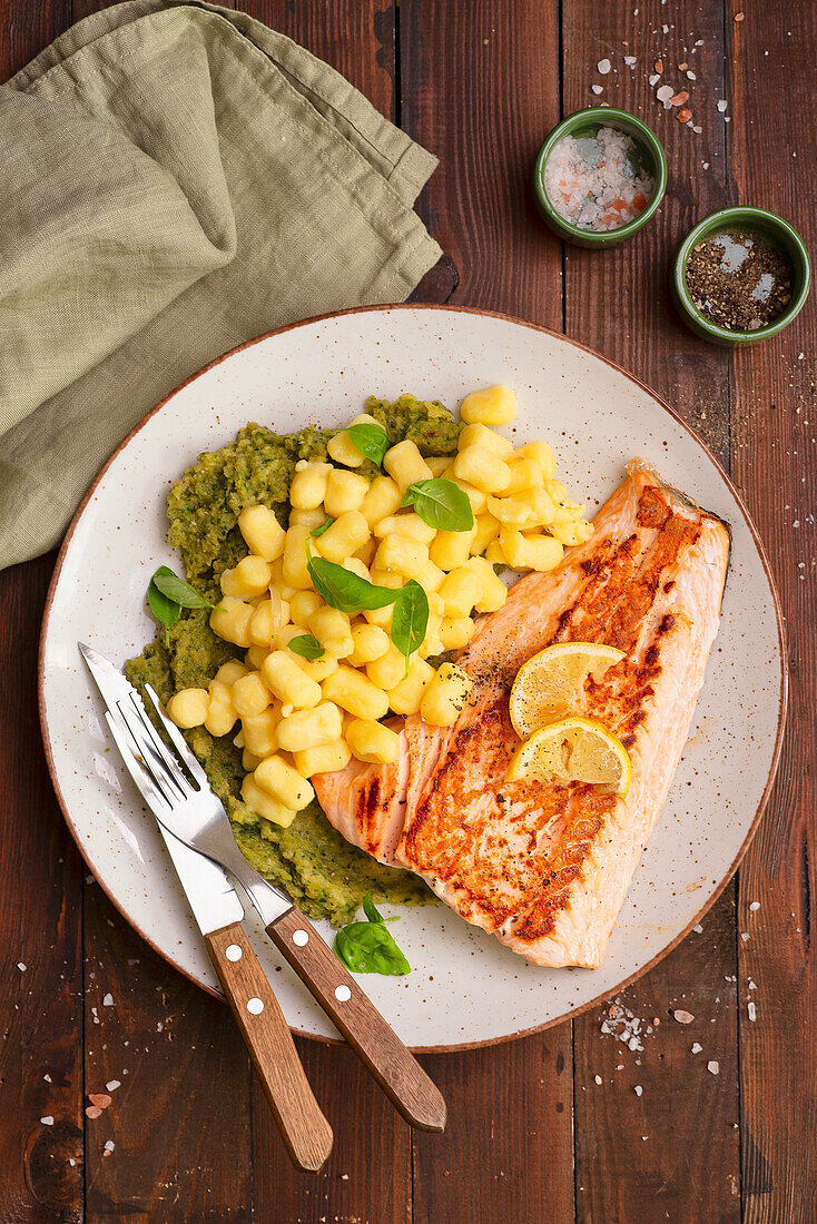 Grilled salmon with gnocchi and vegetable paste