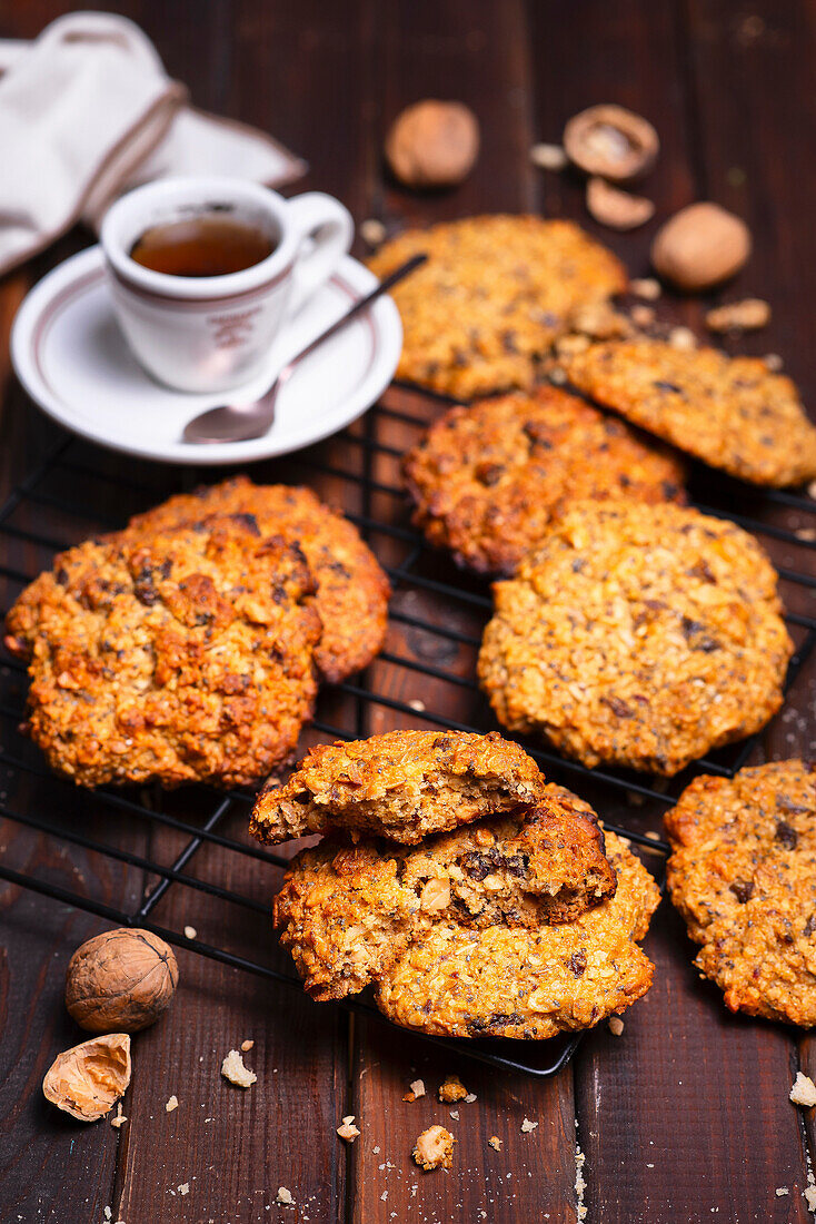 Haferkekse mit Trockenfrüchten und Nüssen