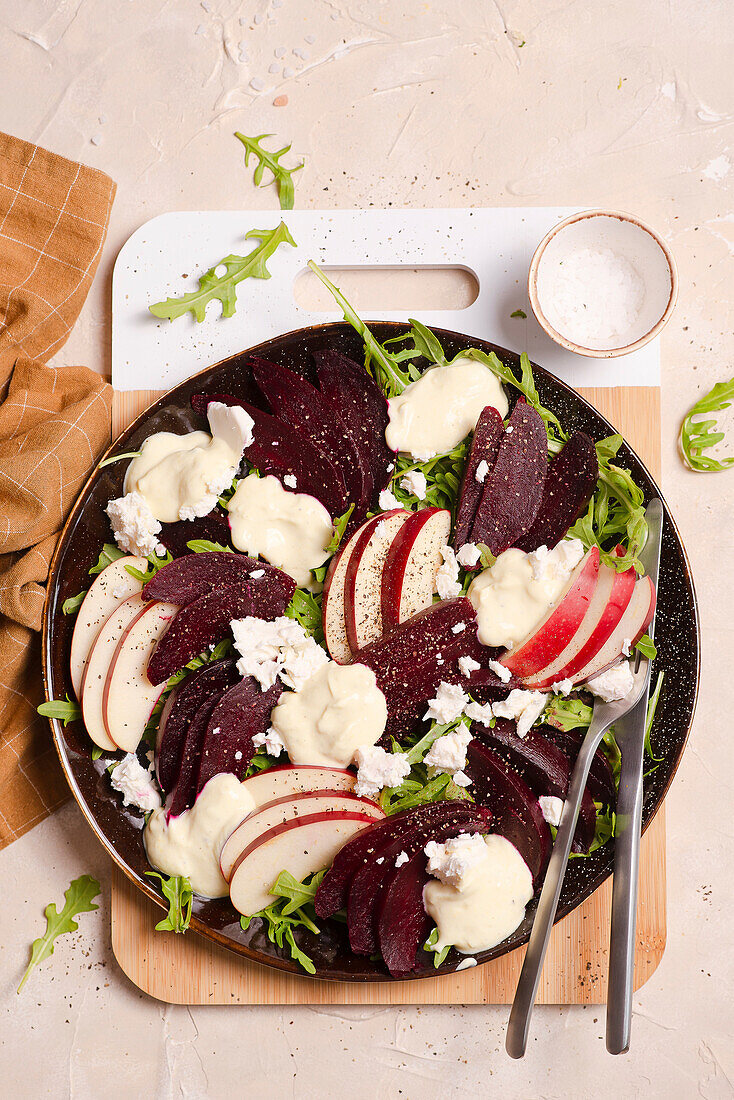 Rocket salad with baked beetroot, apple, yoghurt sauce and feta