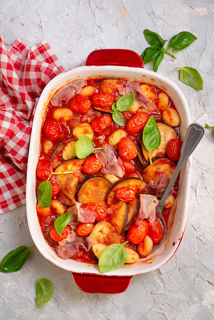 Gnocchi with tomato sauce, aubergines and basil