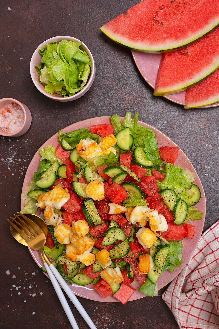 Wassermelonen-Gurken-Salat mit Halloumi