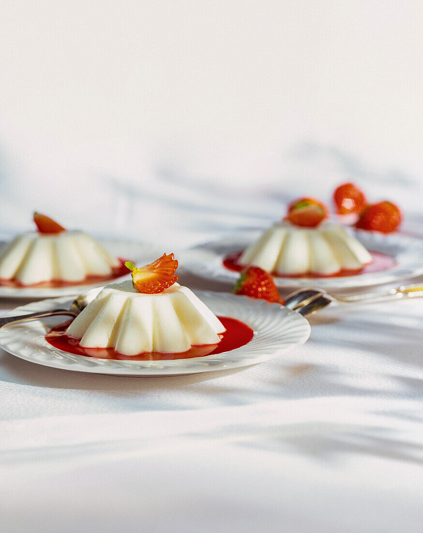 Panna cotta with strawberry sauce