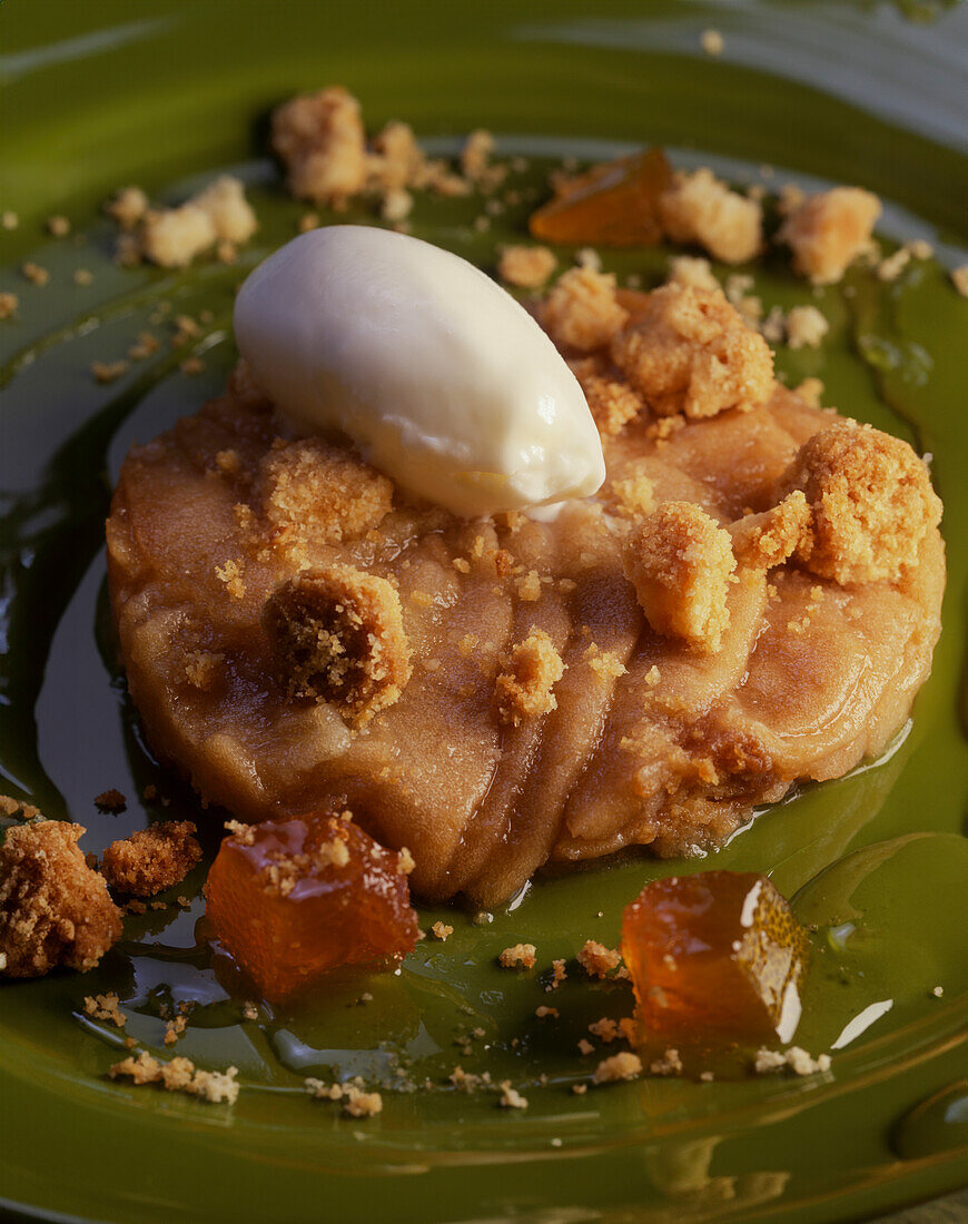 Apple crumble tartlet with cream cheese sorbet