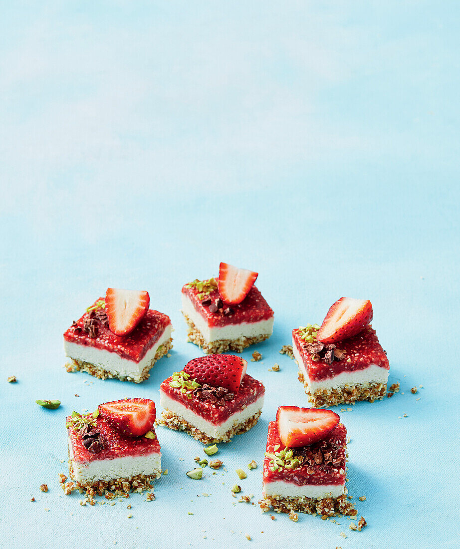 Vegan strawberry cheesecake with pistachios