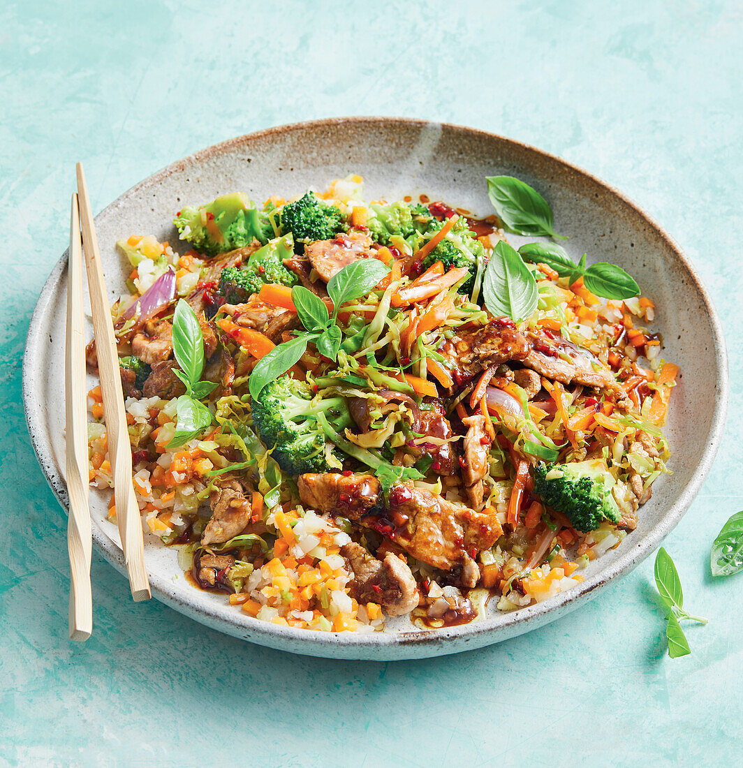 Fried rice with chicken and vegetables