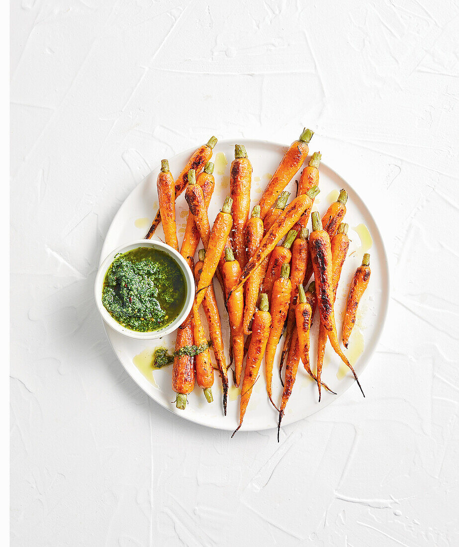 Grilled carrots with green pesto dip