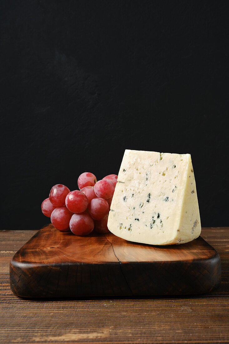 Blue cheese with red grapes