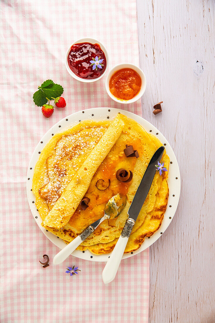 Pancakes with jam and chocolate shavings