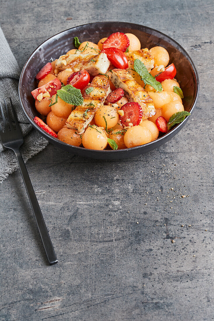 Lentil salad with grilled halloumi and strawberry dressing