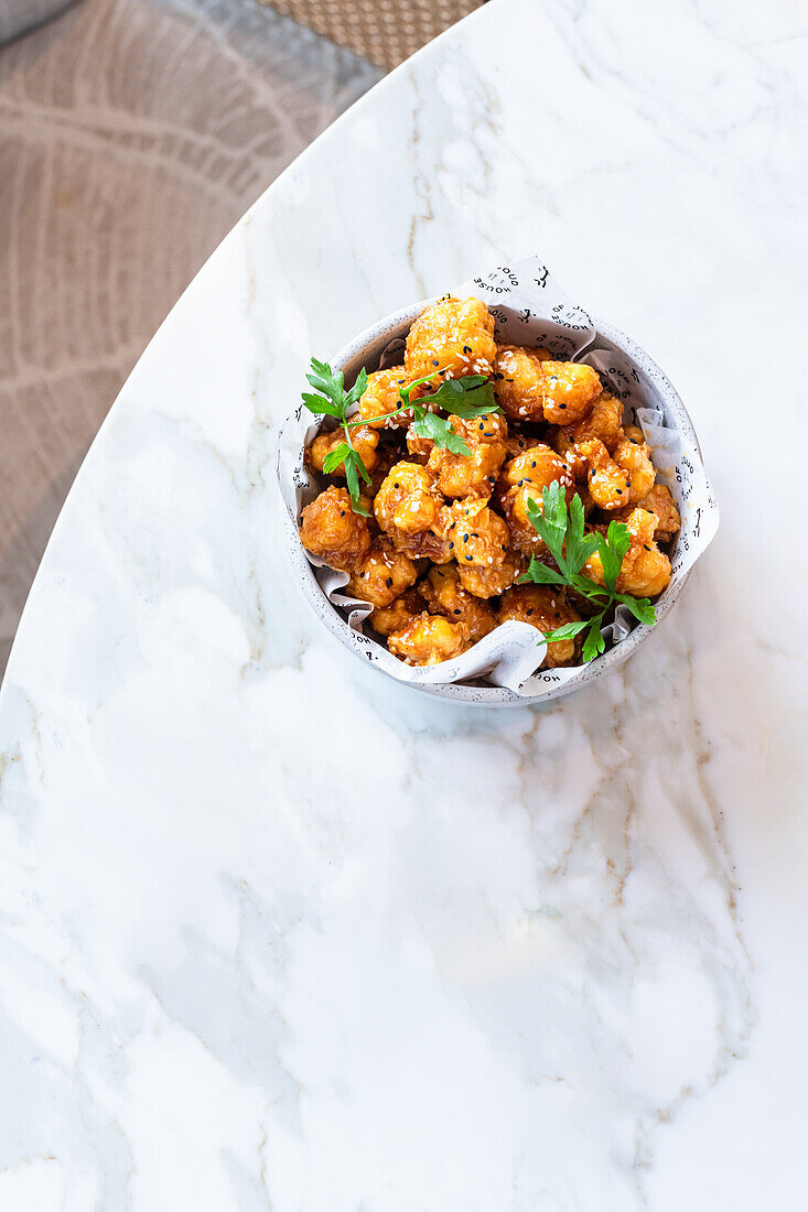 Crispy cauliflower nuggets with parsley