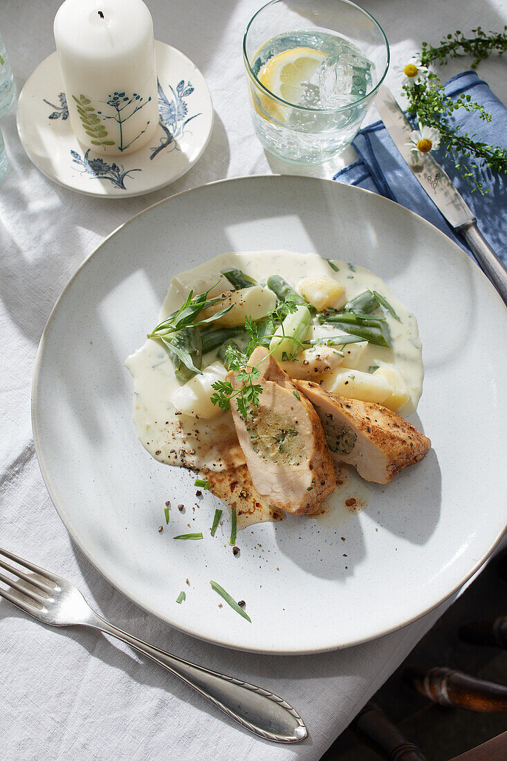 Stuffed chicken breast with asparagus ragout