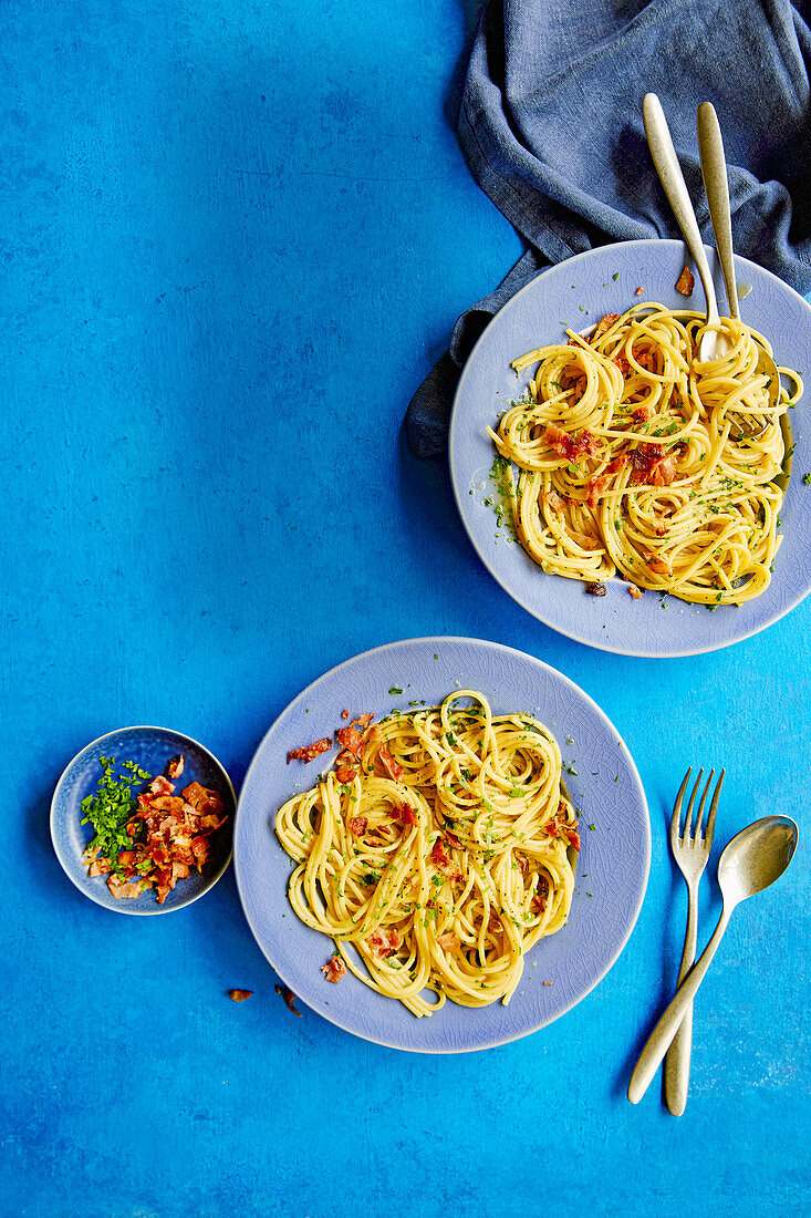 Spaghetti aglio e olio mit knusprigem Speck