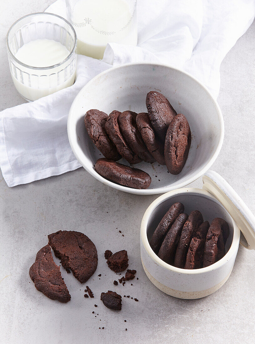 Bitter chocolate cookies with cocoa