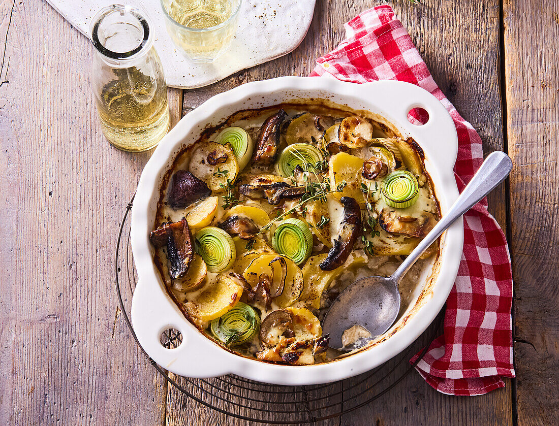 Kartoffelauflauf mit Champignons und Lauch