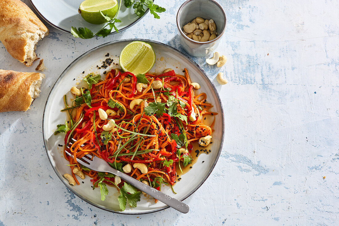 Karottensalat mit Ingwer, Cashewkernen und Sesam