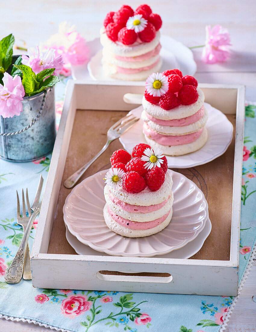 Mini meringue tarts with raspberry cream