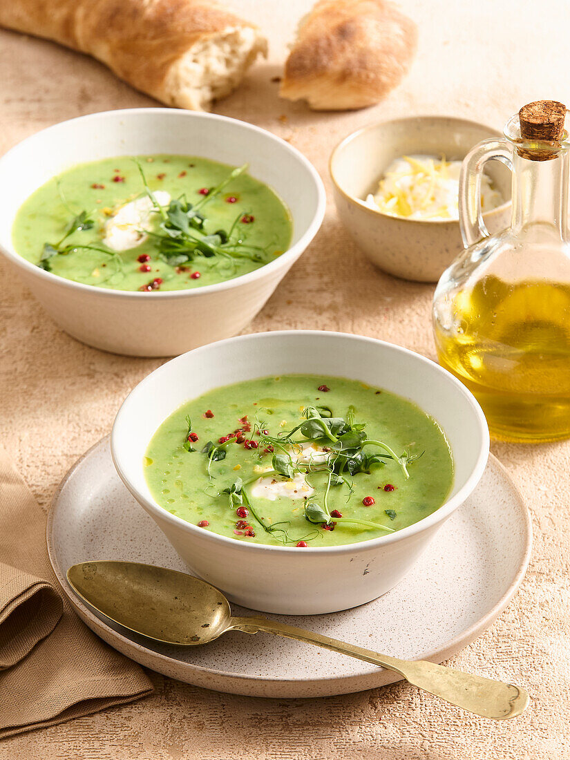 Erbsensuppe mit Zitronen-Crème fraîche