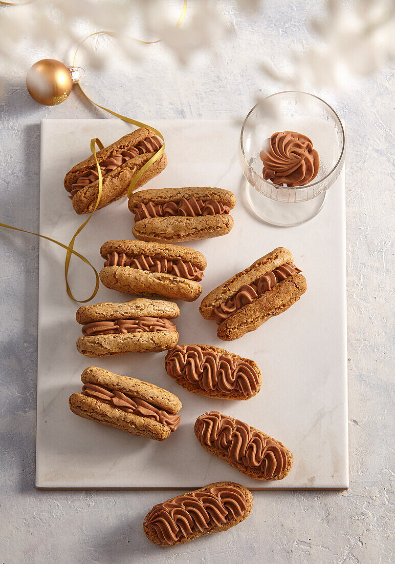 Parisian cream biscuits with chocolate and nut filling