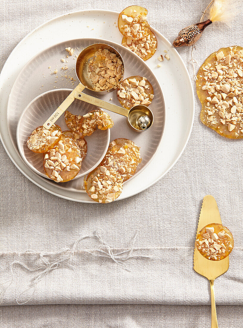 Crispy caramel cookies with almonds