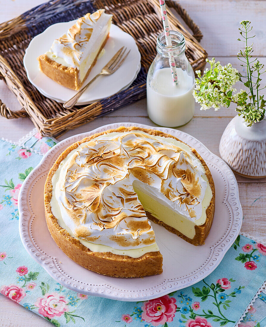 No-bake lemon and meringue cheesecake