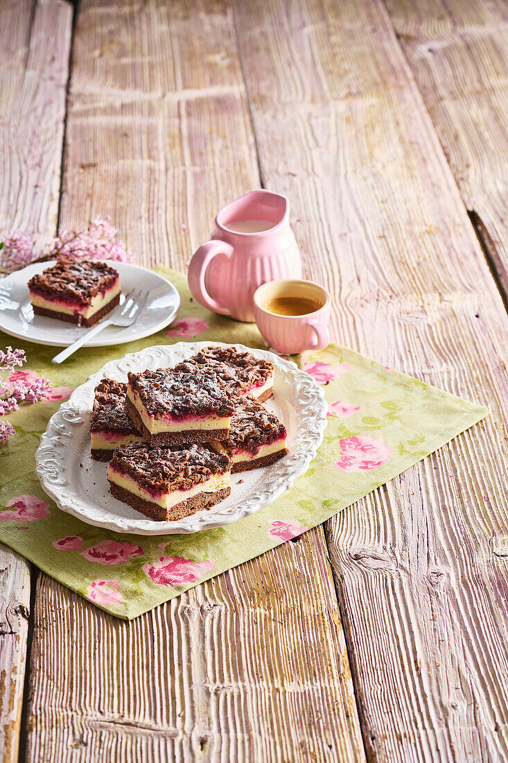 Himbeer-Quarkkuchen mit Schokoladenstreuseln