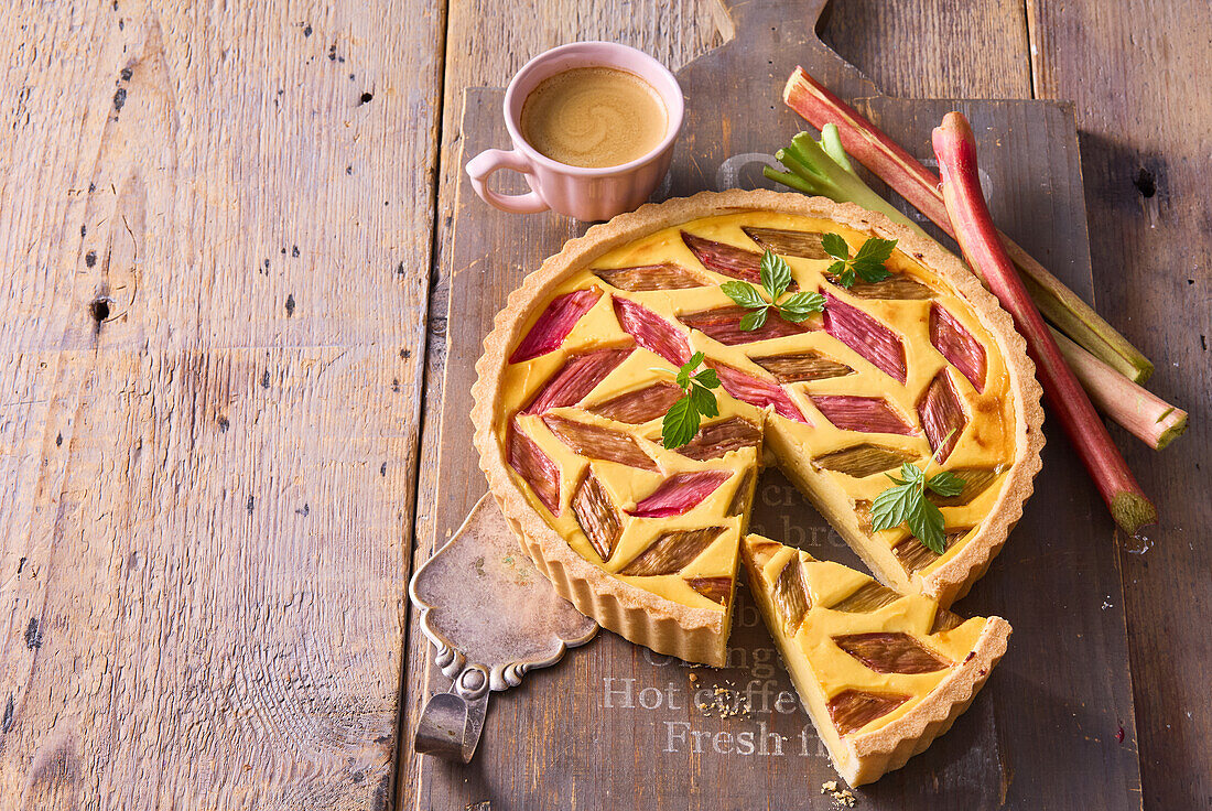 Rhubarb cake with cream icing