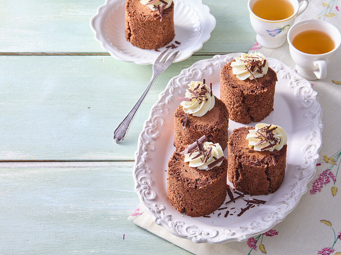 Chocolate sponge rolls with cream topping