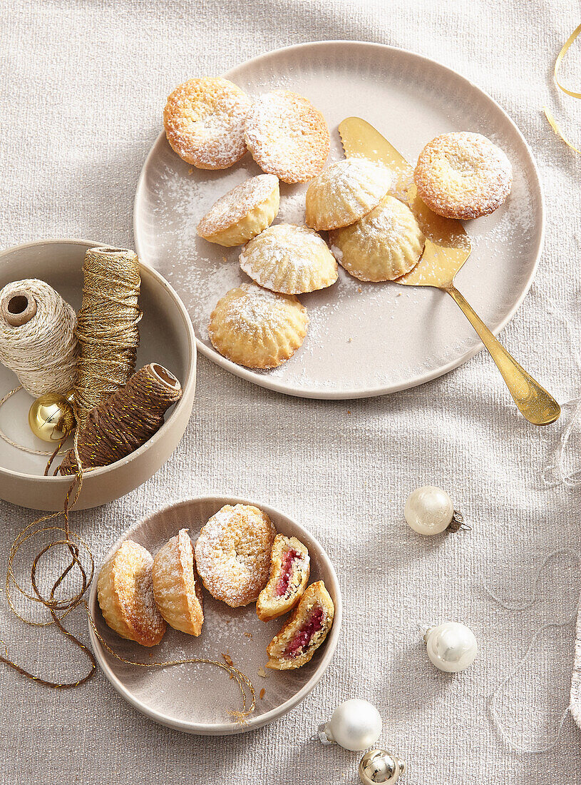 Schottisches Mandelgebäck mit Cranberryfüllung