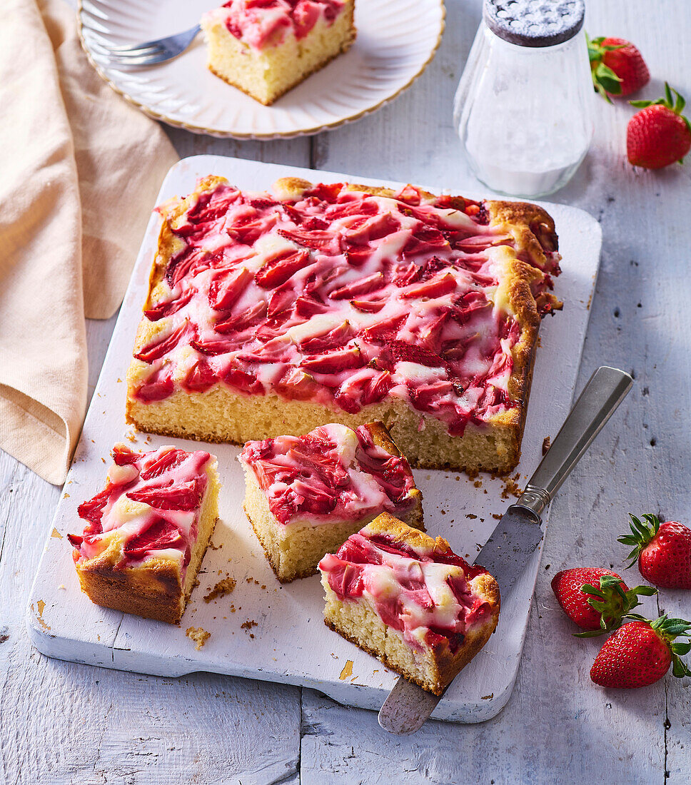 Erdbeer-Sauerrahm-Blechkuchen