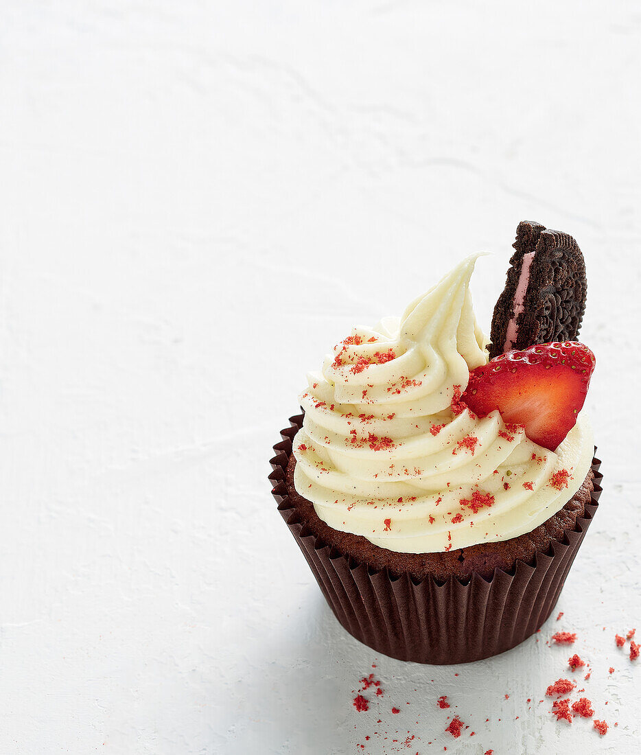 Oreo cupcakes with cream