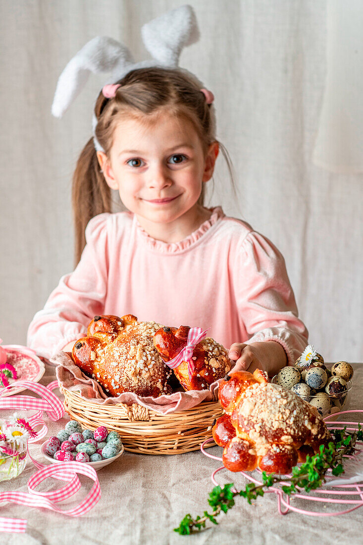 Gebackene Osterlämmer aus Hefeteig