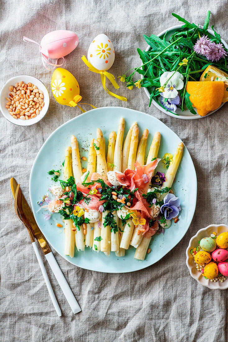 Weißer Spargel mit Rucola-Vinaigrette