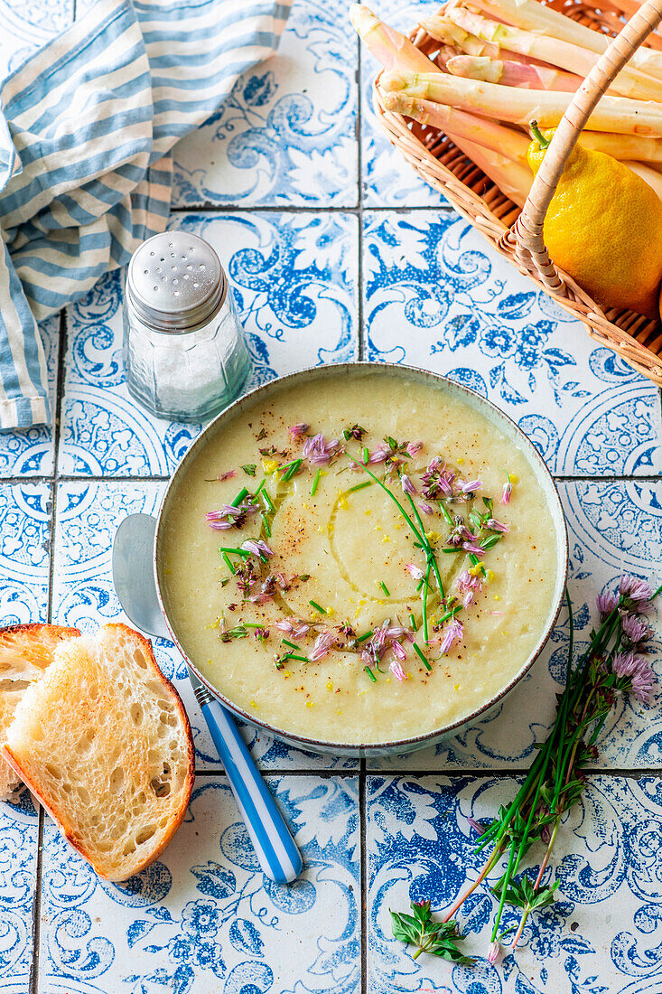 White asparagus cream soup with chive blossoms