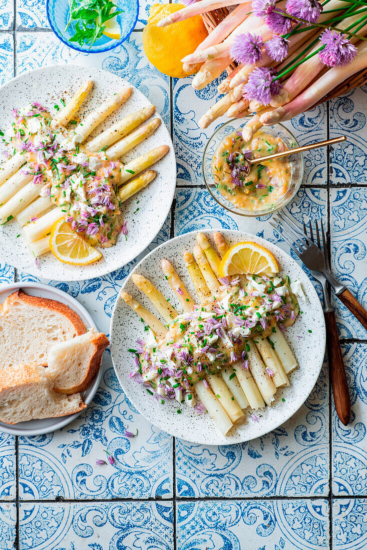 Weißer Spargel mit Eier-Schnittlauch-Vinaigrette