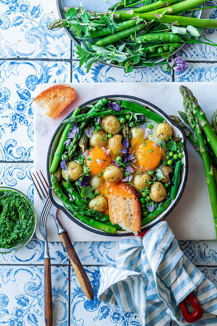 Baked eggs with wild garlic