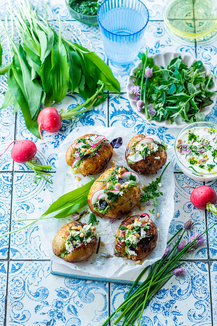 Stuffed baked potatoes with wild garlic cream cheese