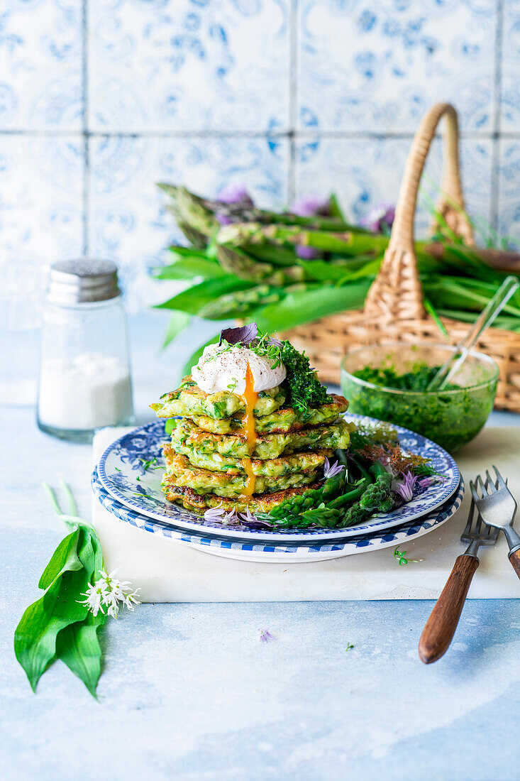 Zucchini fritters with wild garlic