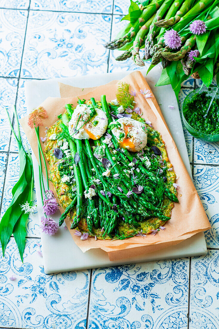 Zucchini-Pizza mit Spargel und Bärlauch