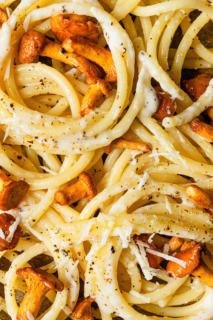 Spaghetti mit Pfifferlingen und Parmesan