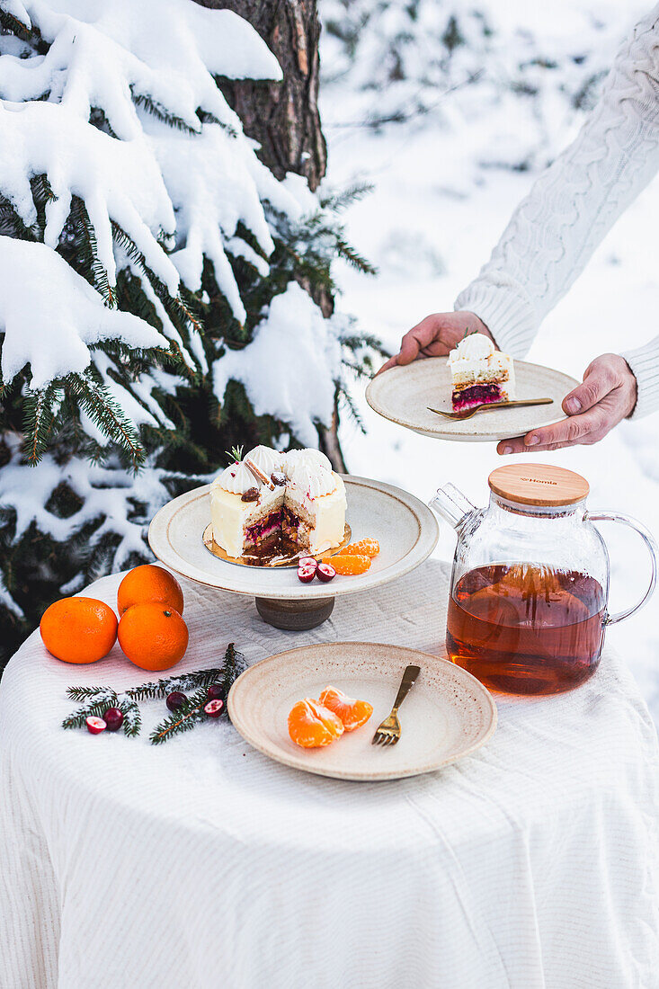 Cranberry cake with tea