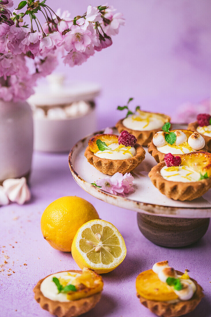 Mini lemon tartlets with raspberry and mint