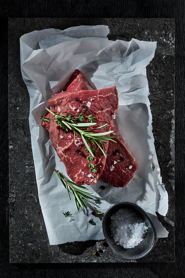 Rump steaks with rosemary and coarse sea salt