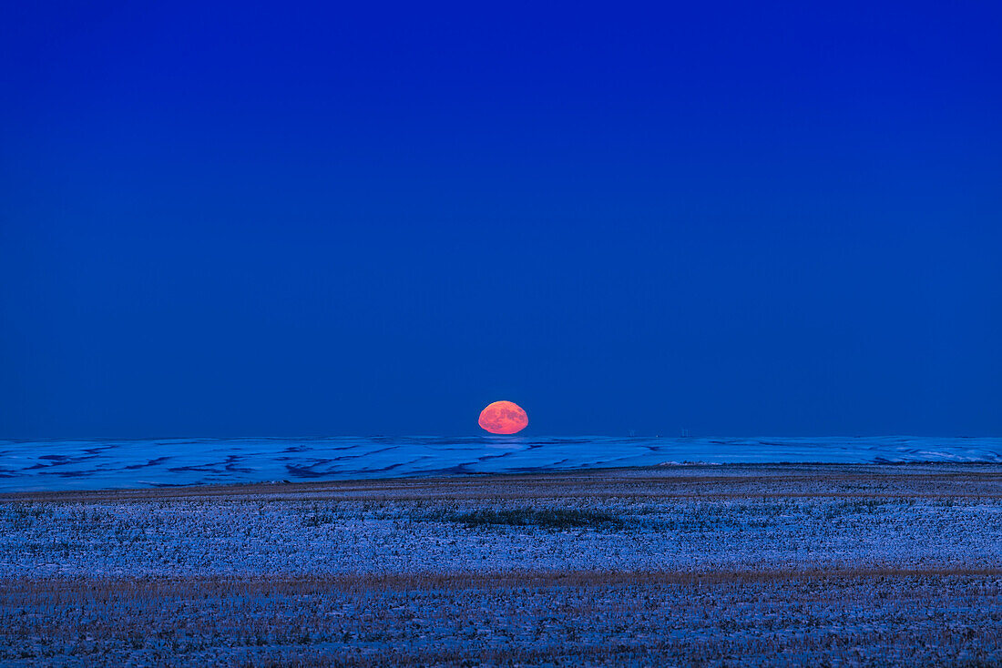 Refracted moonrise