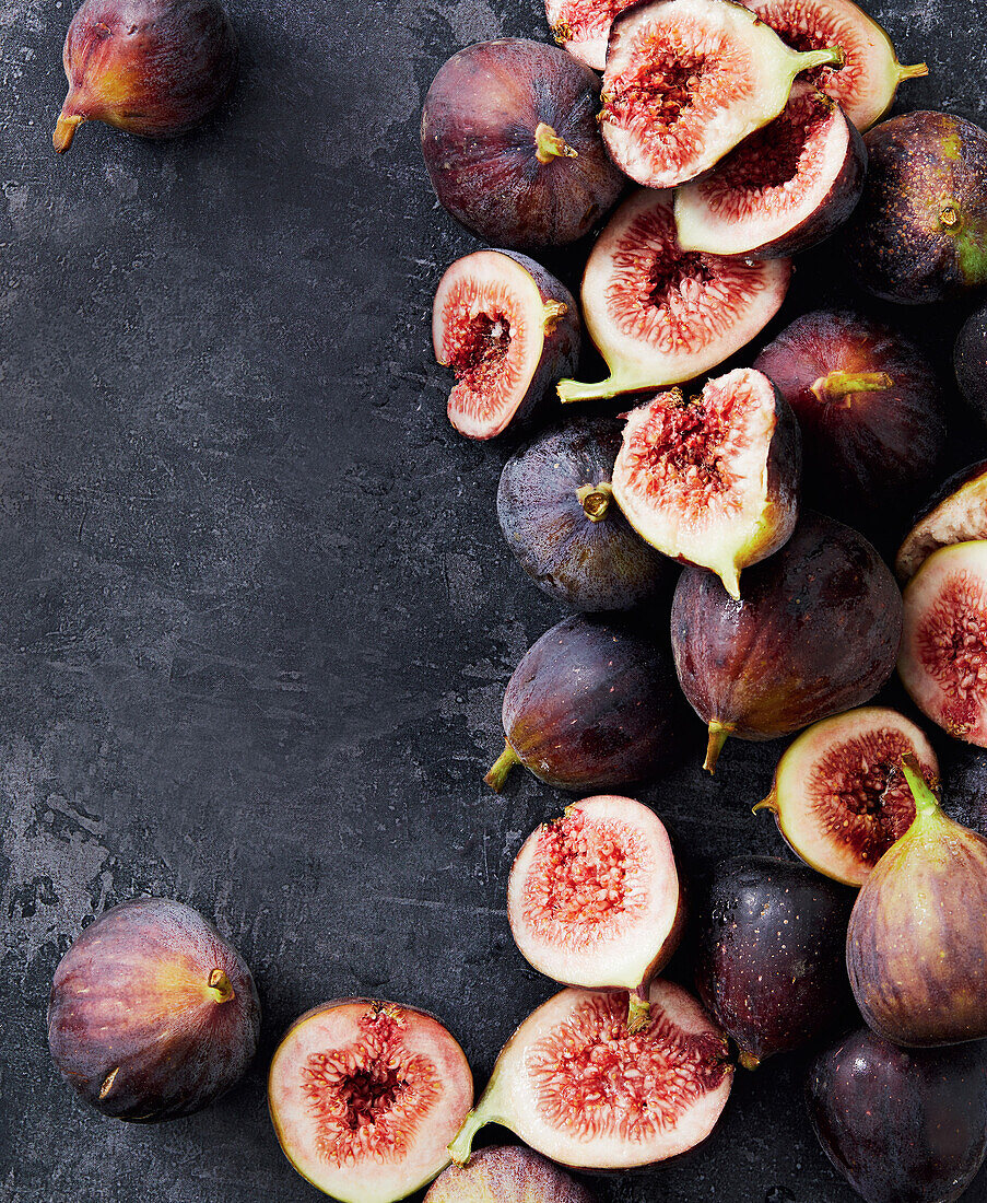 Whole and sliced figs