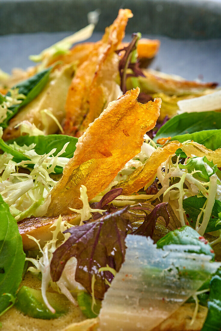 Frittata with vegetables and salad